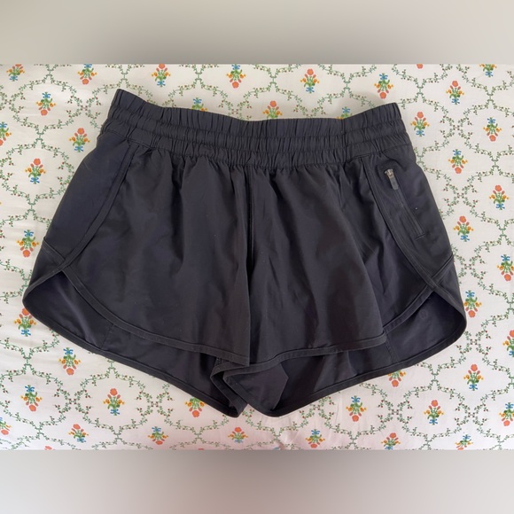 Lululemon Tracker Short in Black Size 12 - Picture 2 of 4